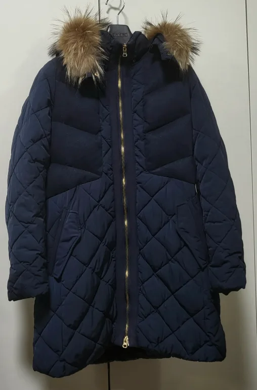 중고시세 10만원이상. 매장가 699,000원// 여성90,55싸이즈)  최고급형 와이드앵글 덕다운 패딩