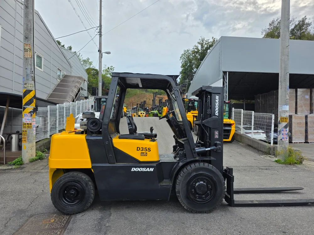 중고지게차 두산 3.5톤 3단 지게차