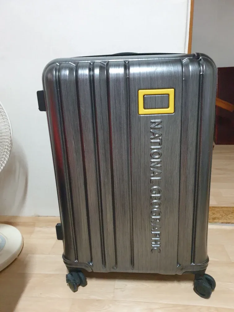 네셔널지오그래픽 캐리어 28인치 우레탄소재 지퍼확장형 30인치됩니다