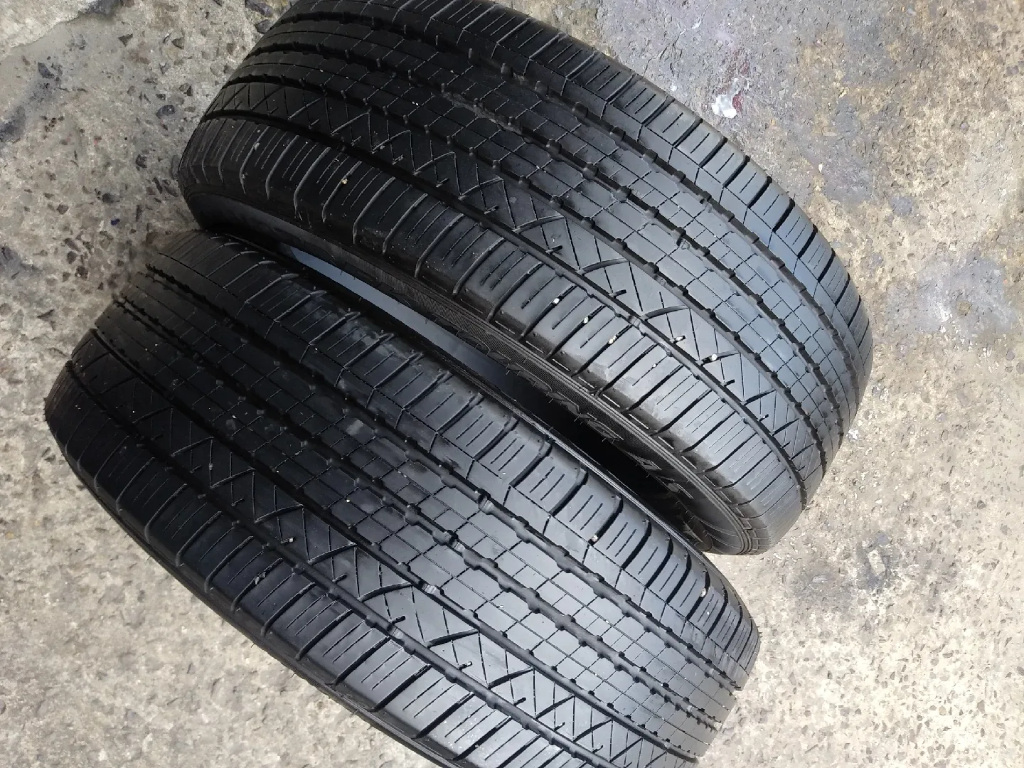 235 55 19 던롭 중고타이어 2본 팝니다.