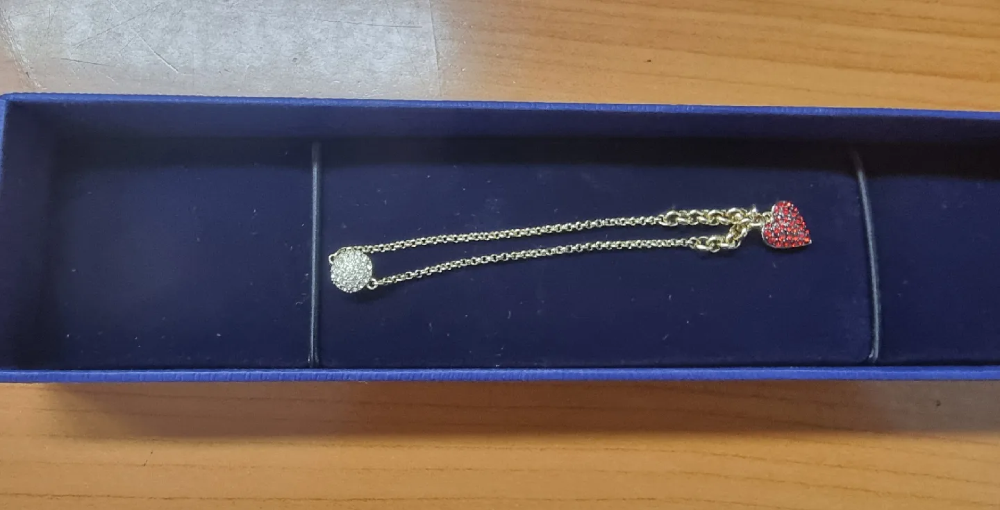 스와로브스키 하트/원형 팔찌 한 번도 착용안한 상품