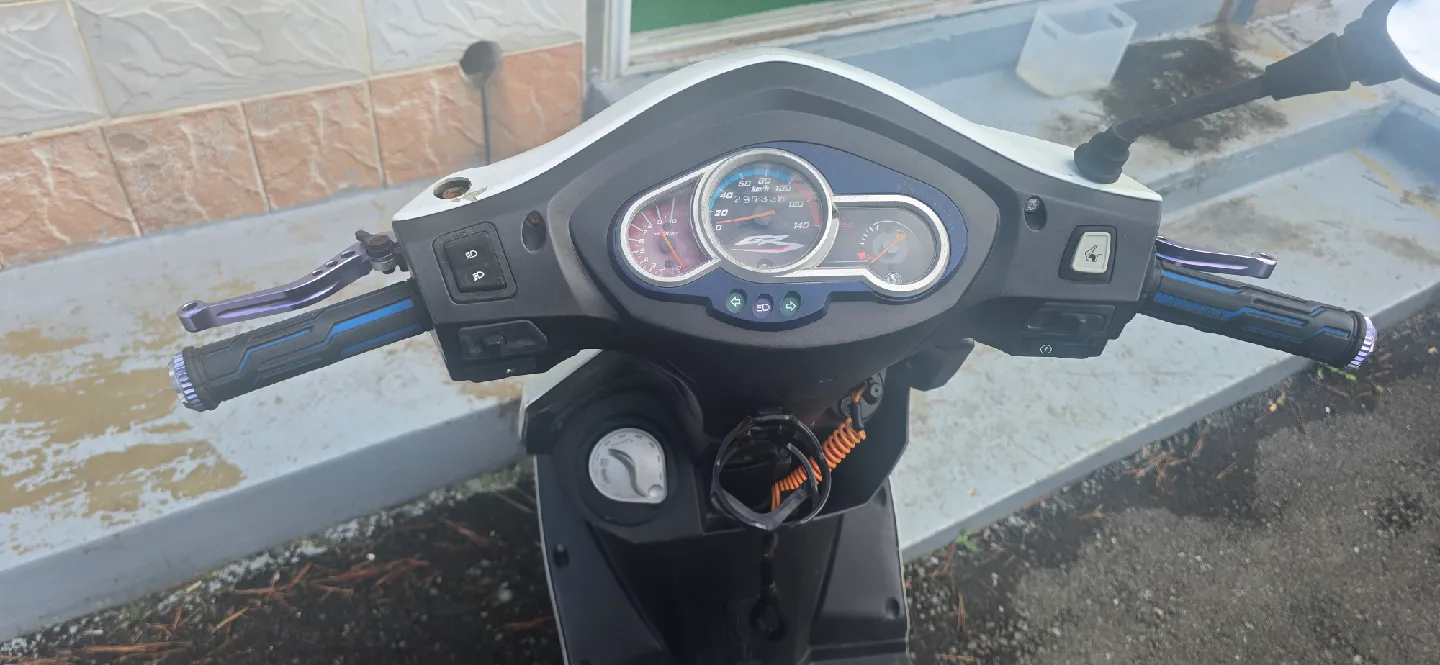 중고 스즈키 GSR 125 오토바이