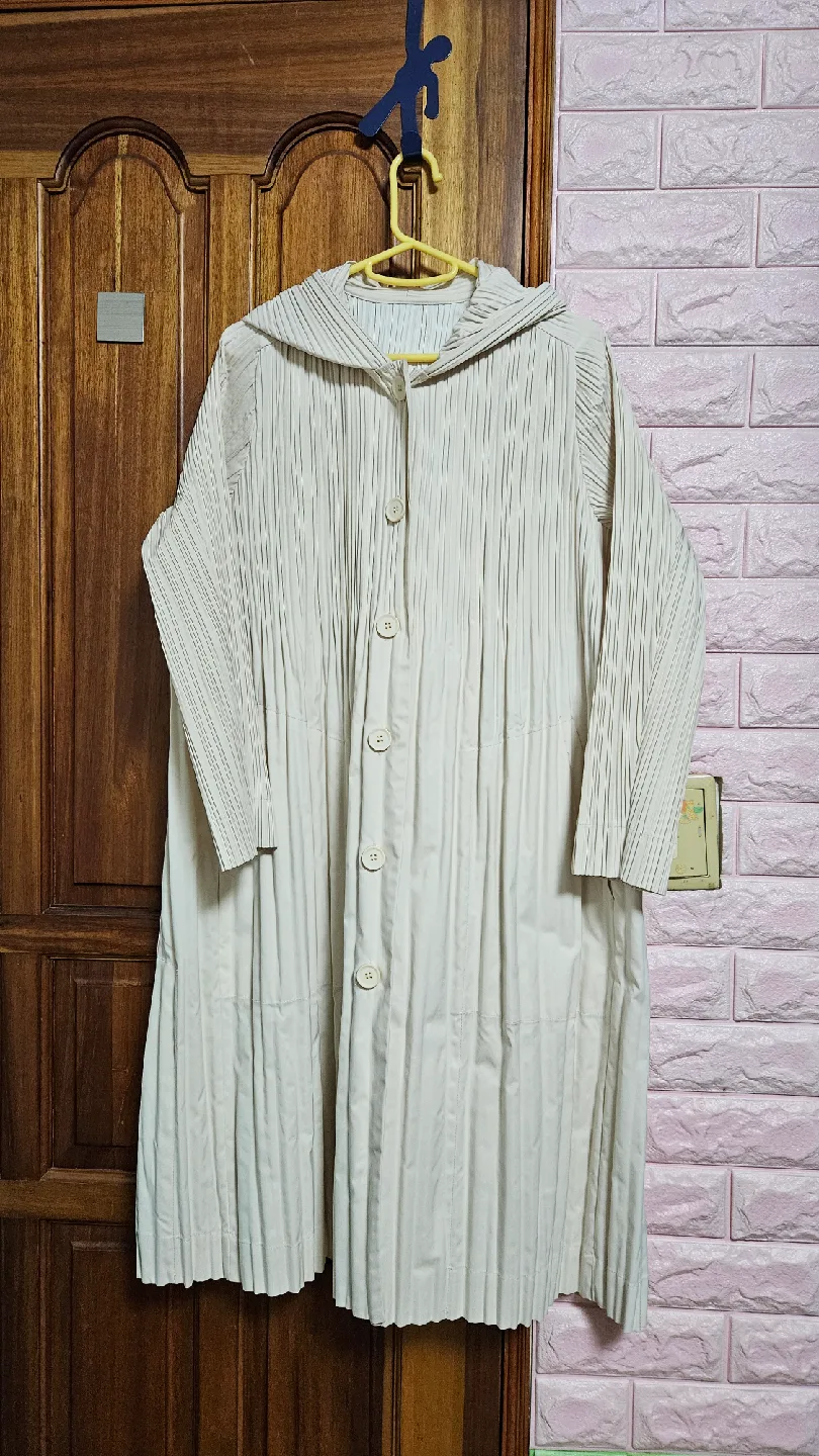 플리츠미 플리츠 롱 코트 아이보리