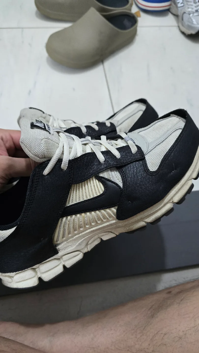 중고) 나이키 줌보메로 정유미 신발 275 mm 판매 합니다.