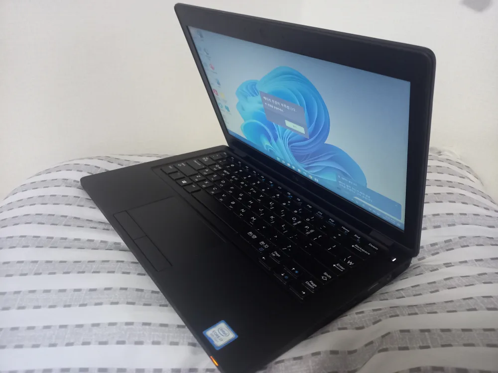 13인치 가볍고 휴대 편한 I7 CPU  32렘 노트북.