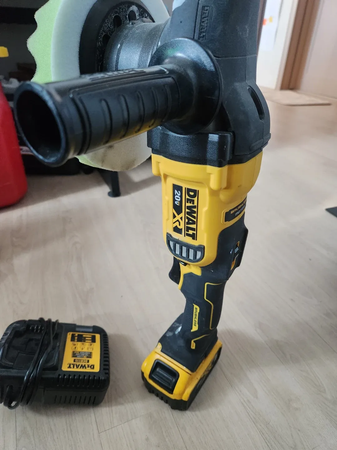 디월트 20V MAX 무선 폴리셔