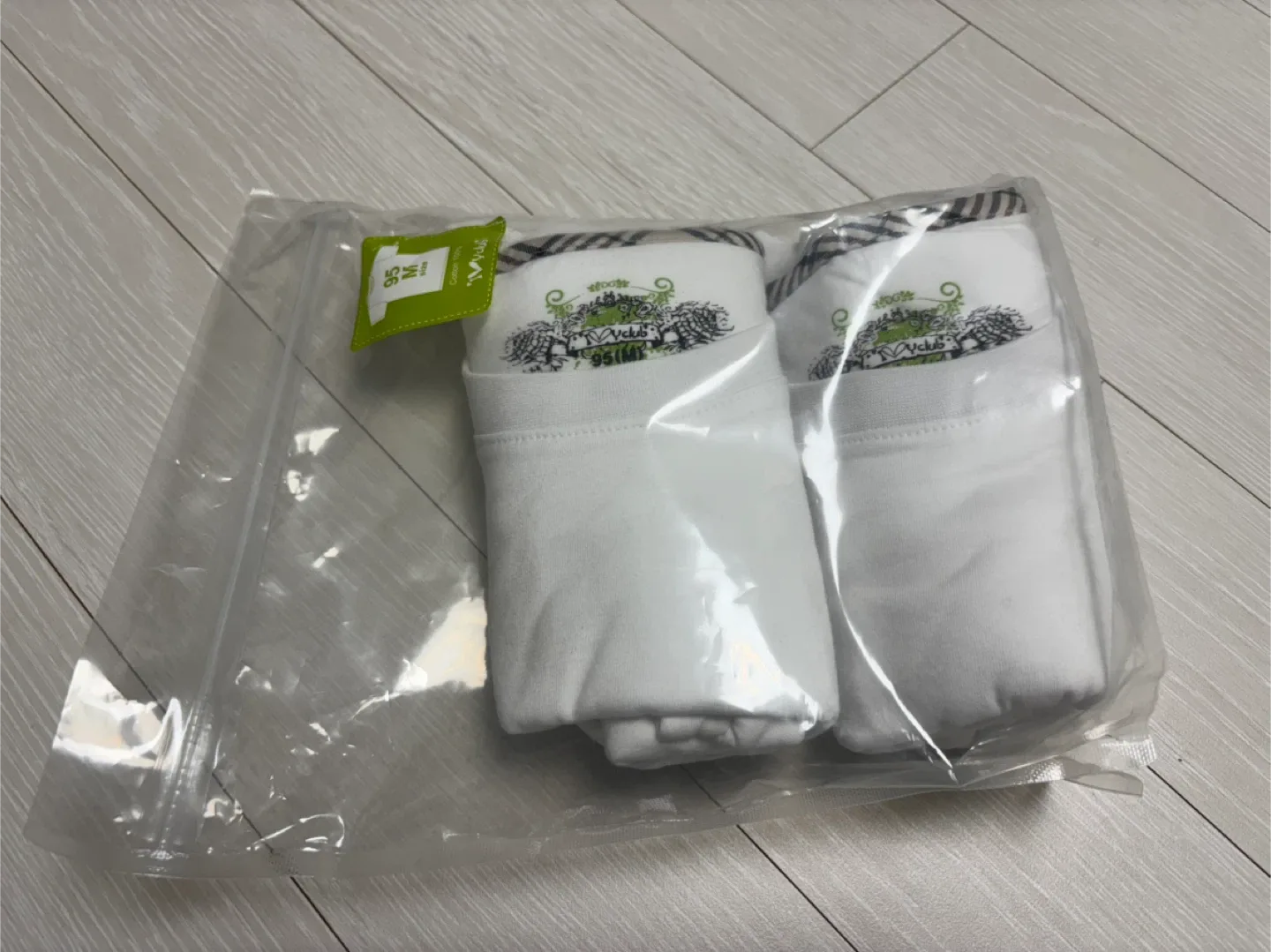 중고등학생 흰색 반팔 면티셔츠 이너 티셔츠 팝니다.