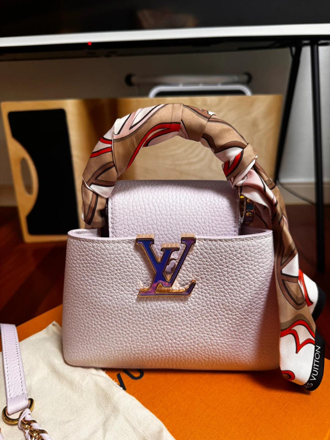 루이비통 카퓌신 미니 핑크 오로라 - 일본 한정판