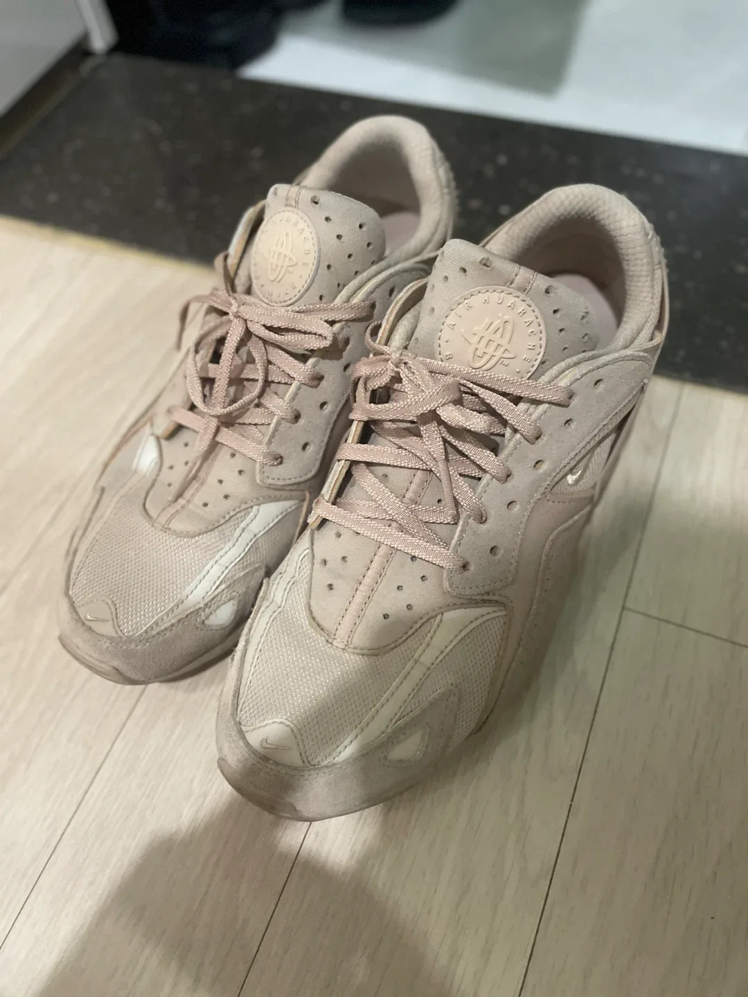 나이키 에어 허라취 베이지 290mm (중고, 약 10회 이하 착용)