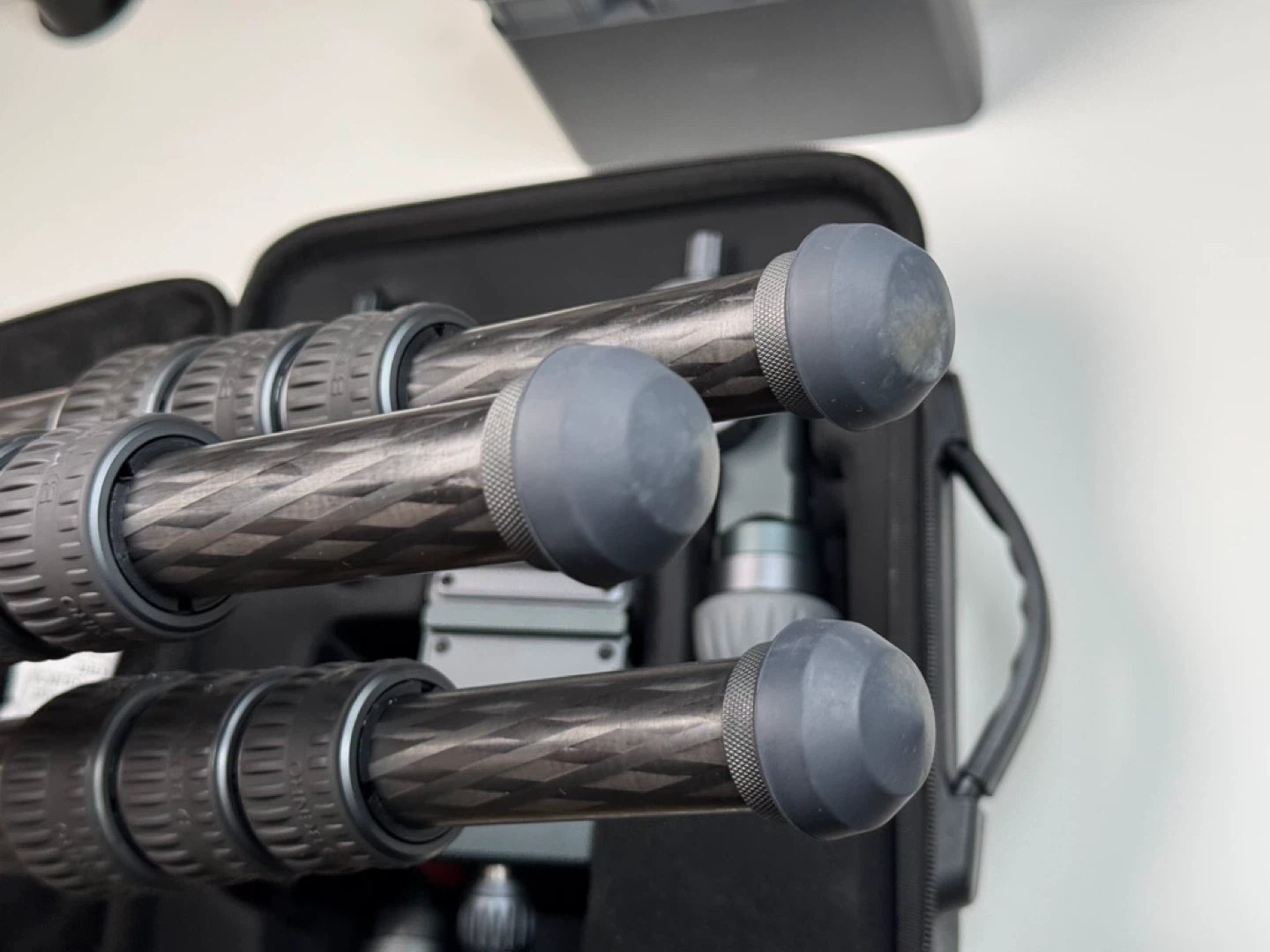 벤로 맘모스 4시리즈 4단레벨링 카본삼각대 TMTH44C