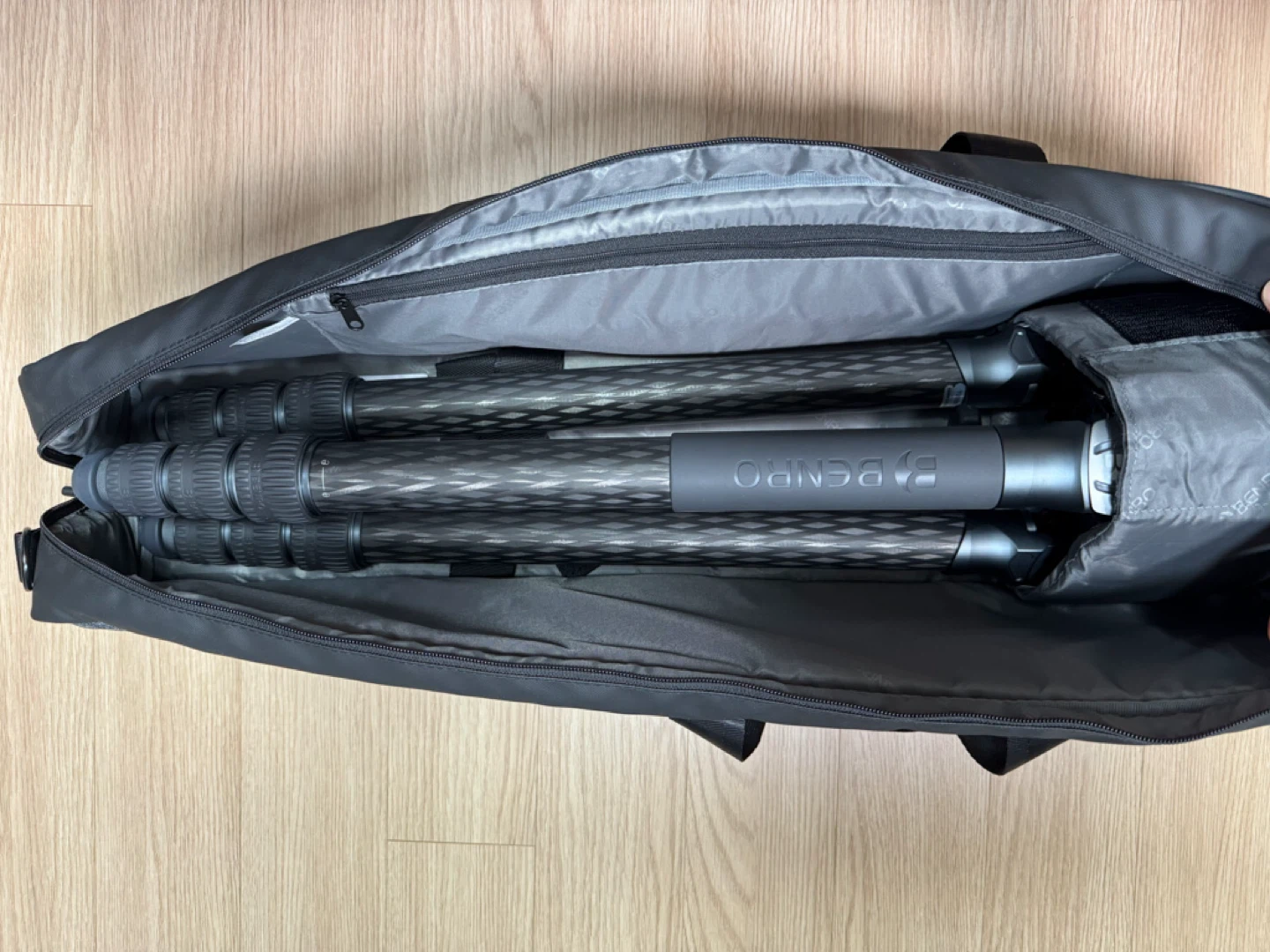 벤로 맘모스 4시리즈 4단레벨링 카본삼각대 TMTH44C