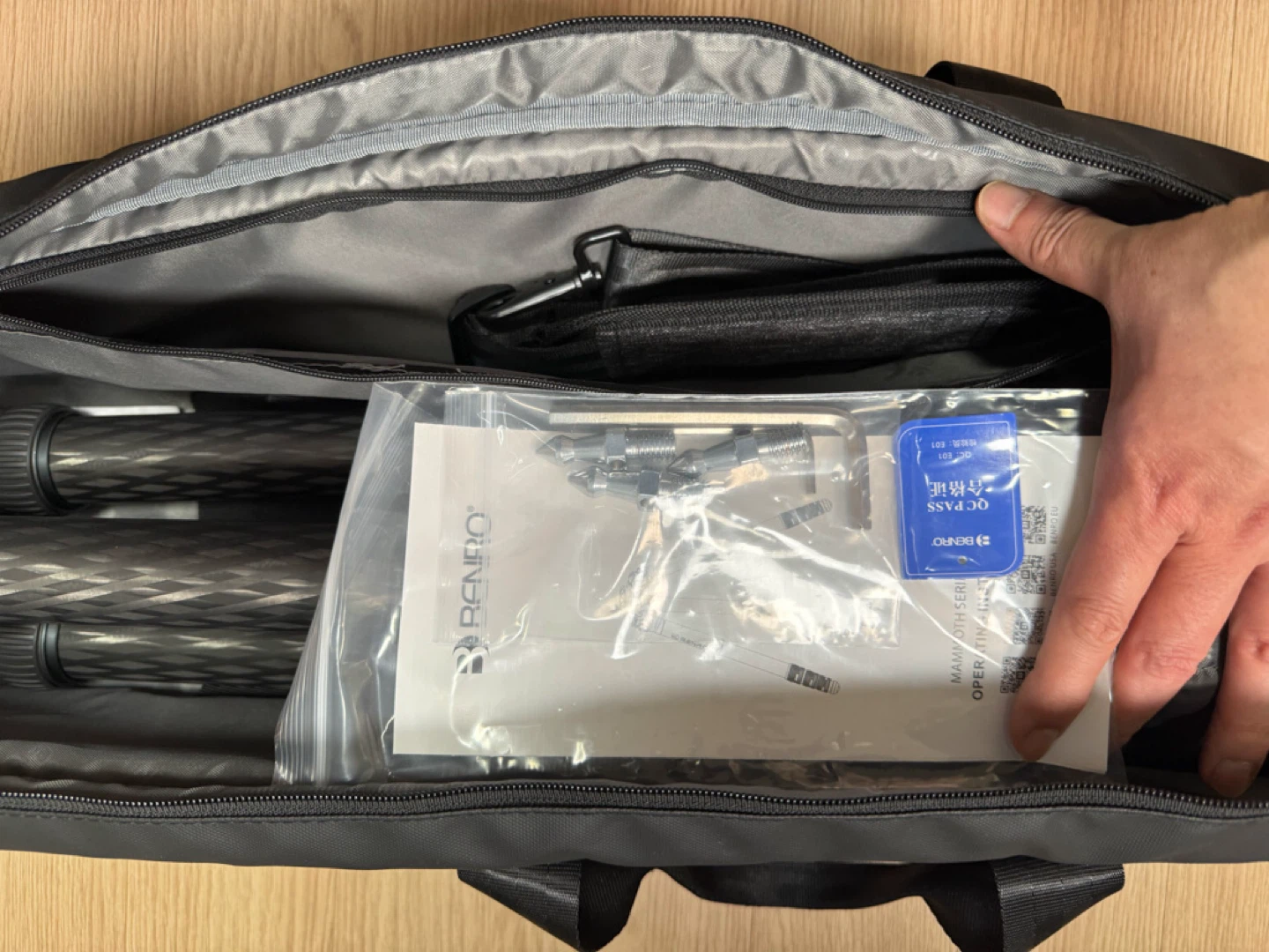 벤로 맘모스 4시리즈 4단레벨링 카본삼각대 TMTH44C