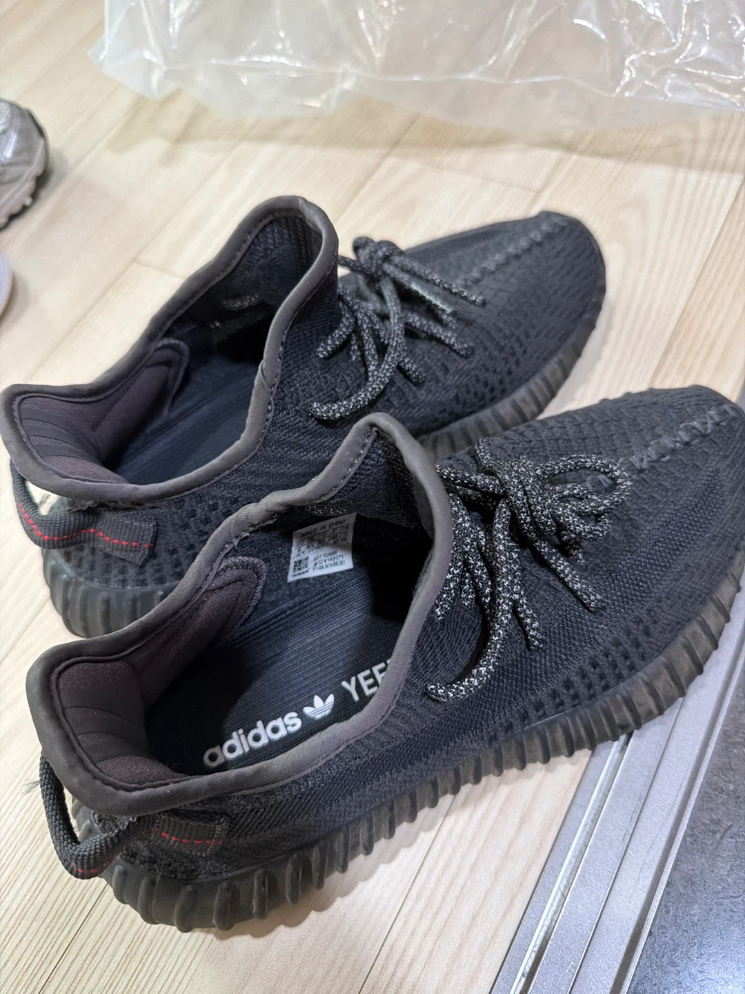 아디다스 이지부스트 350 V2 블랙