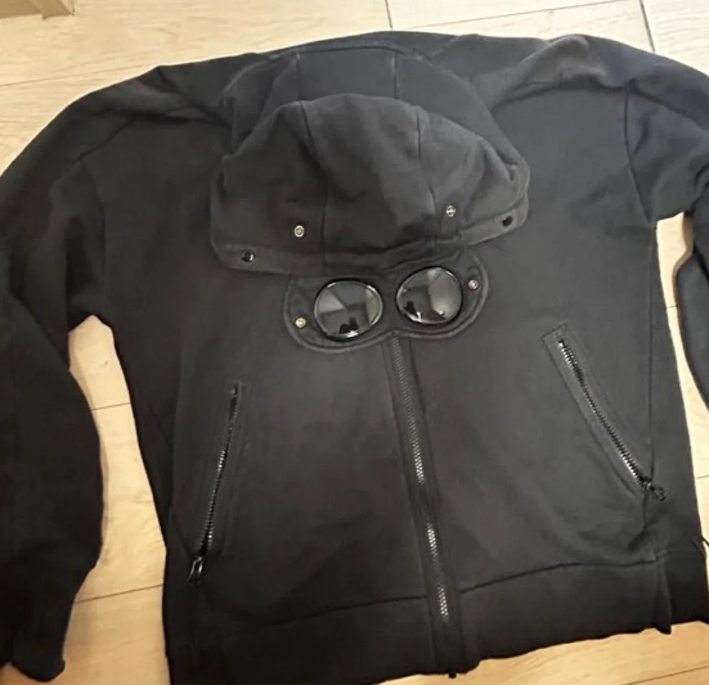 CP 컴퍼니 고글 후드 집업 블랙