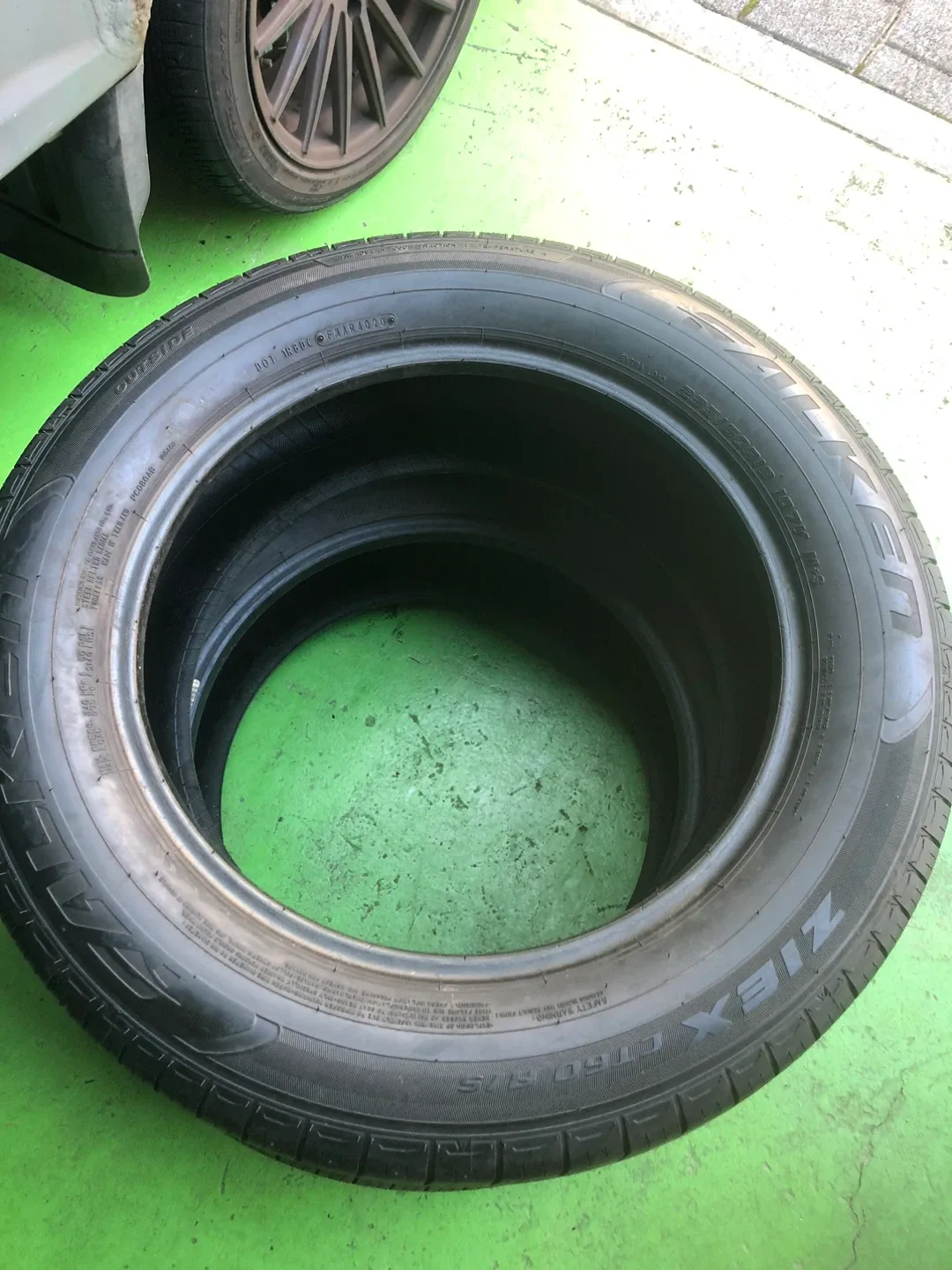 FALKEN ZIEX 235/60R18 중고 타이어 2개 팝니다.