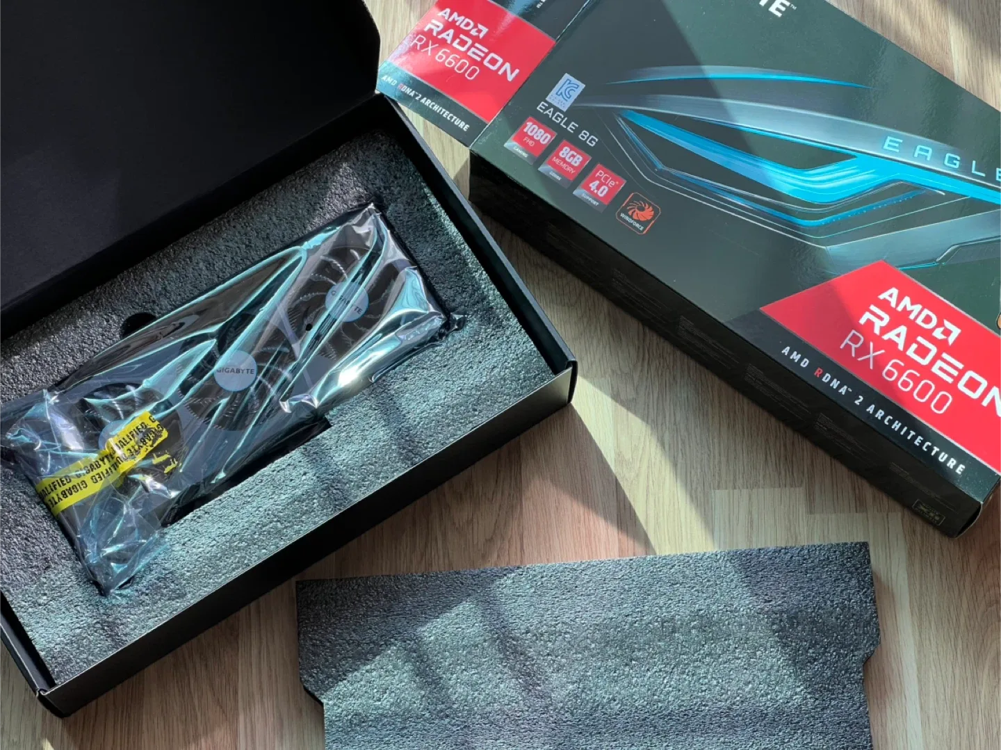 기가바이트 RX 6600 이글 8GB 중고