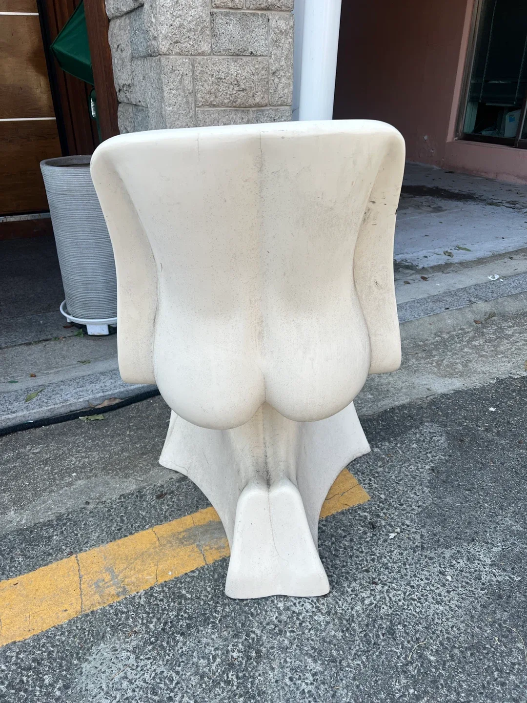 의자 똑같은거 4개 있습니다.