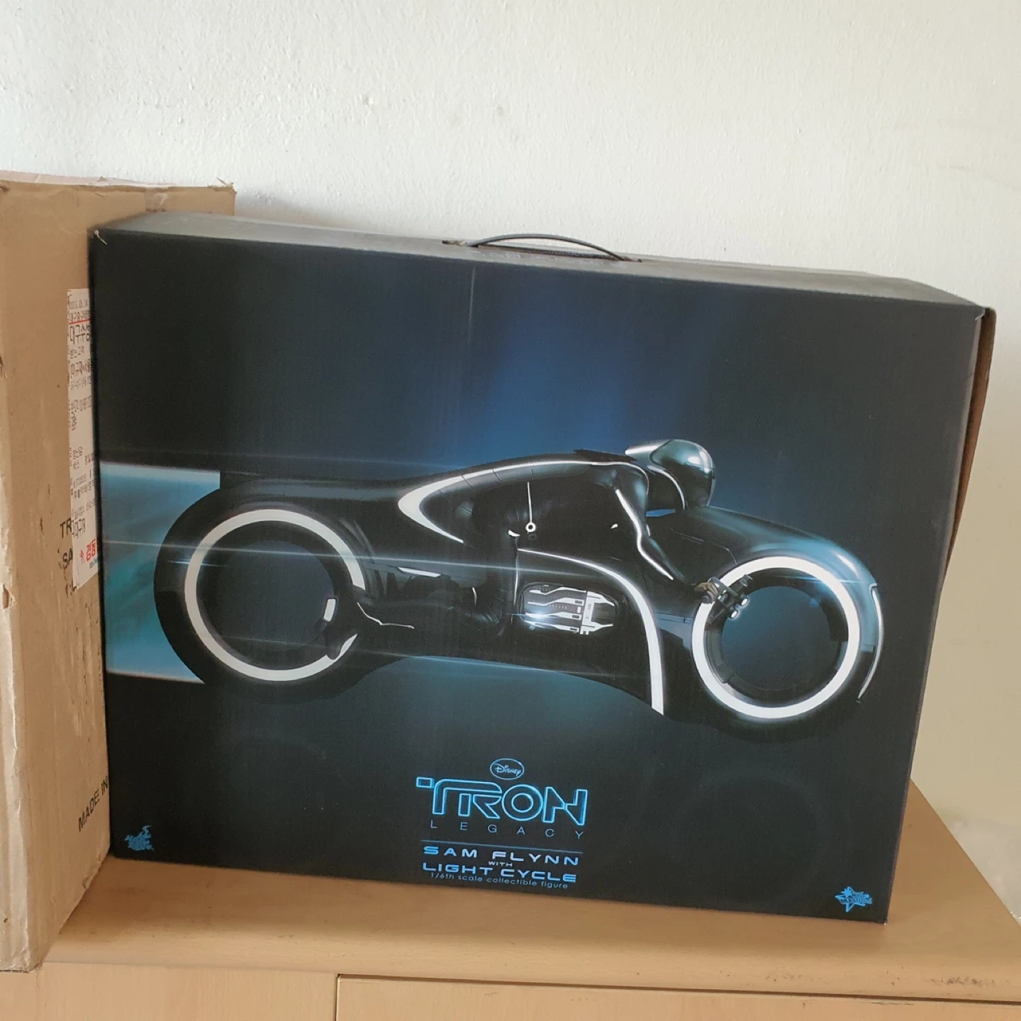 핫토이 트론 레거시 케빈 플린 1/6 피규어 +바이크 | 취미/게임/음반 | 당근 중고거래