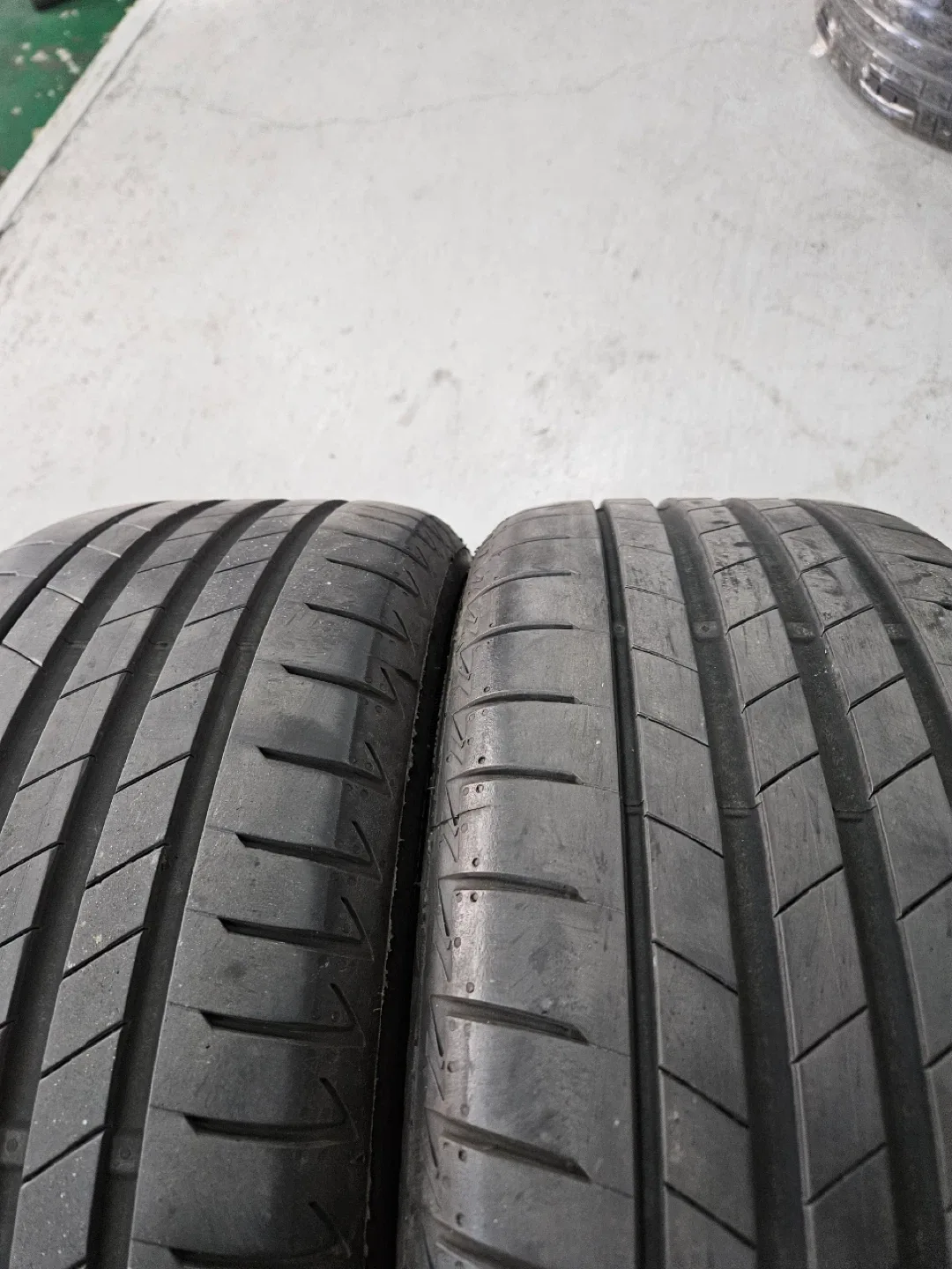 브리짓스톤  투란자 Turanza t5000 225 40 17 중고 타이어