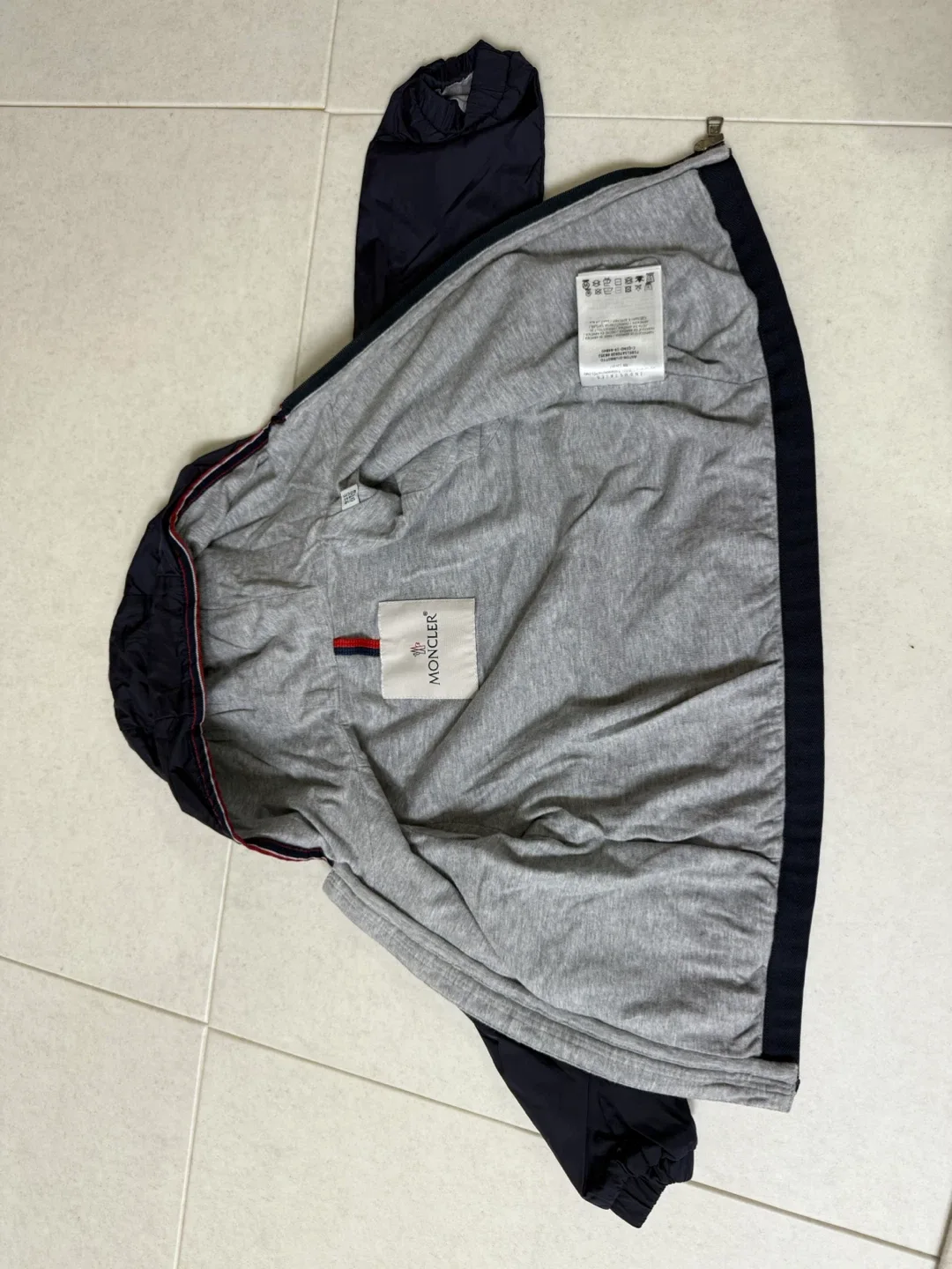 몽클레어 키즈 네이비 바람막이