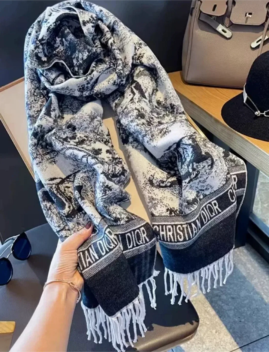 디올머플러 고급스러운디자인