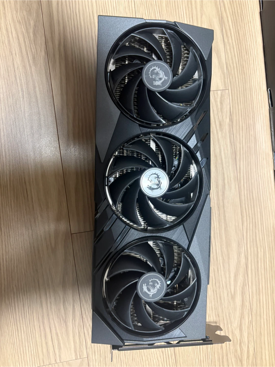 MSI RTX 4070 SUPER 게이밍 X 슬림