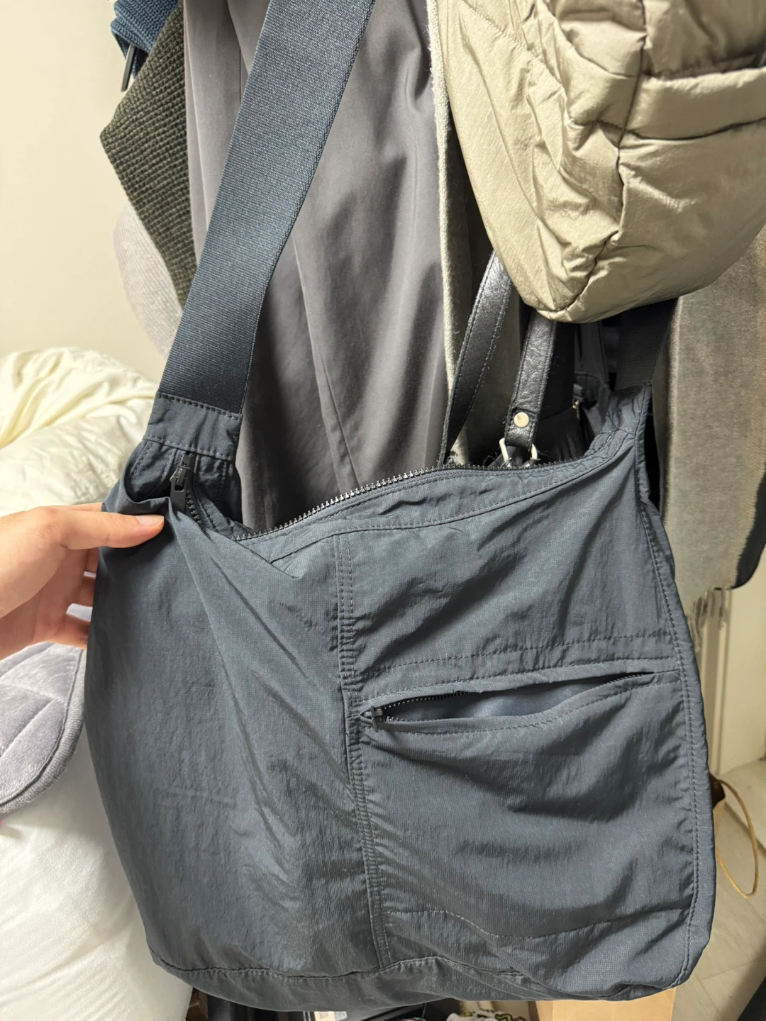 코스 멀티포켓 크로스백