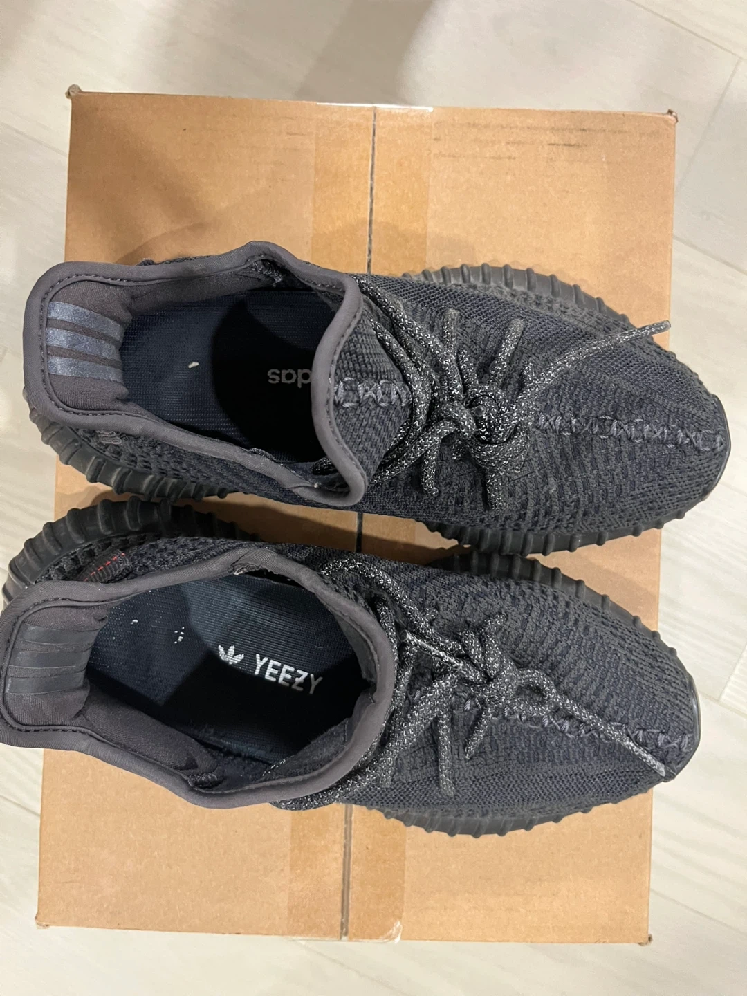 이지 부스트 350 V2 블랙 논리플렉티브 245판매합니다 | 여성잡화 | 당근 중고거래