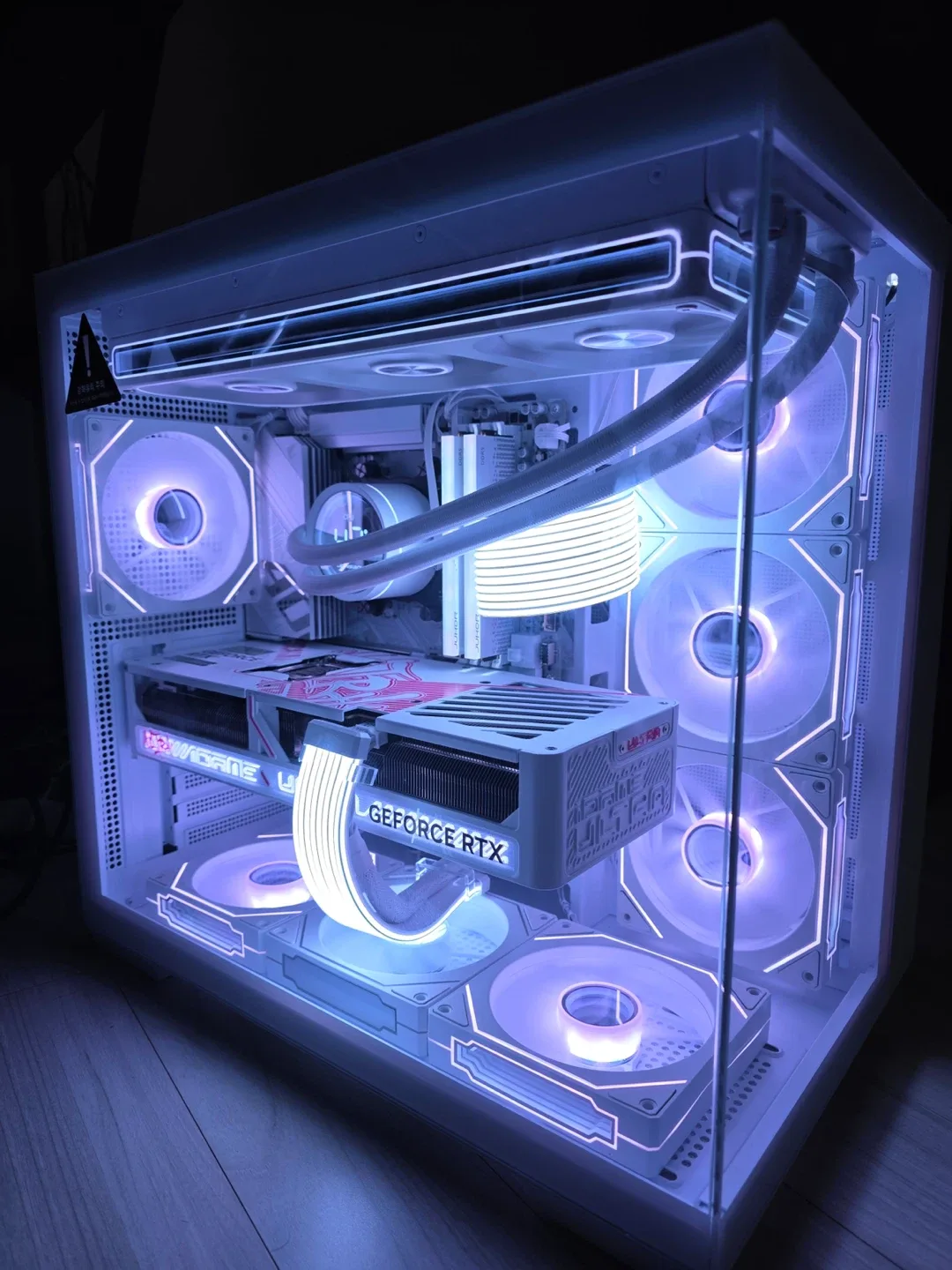 라이젠7 9800X3D RTX5080 화이트 새상품 본체 판매해요.