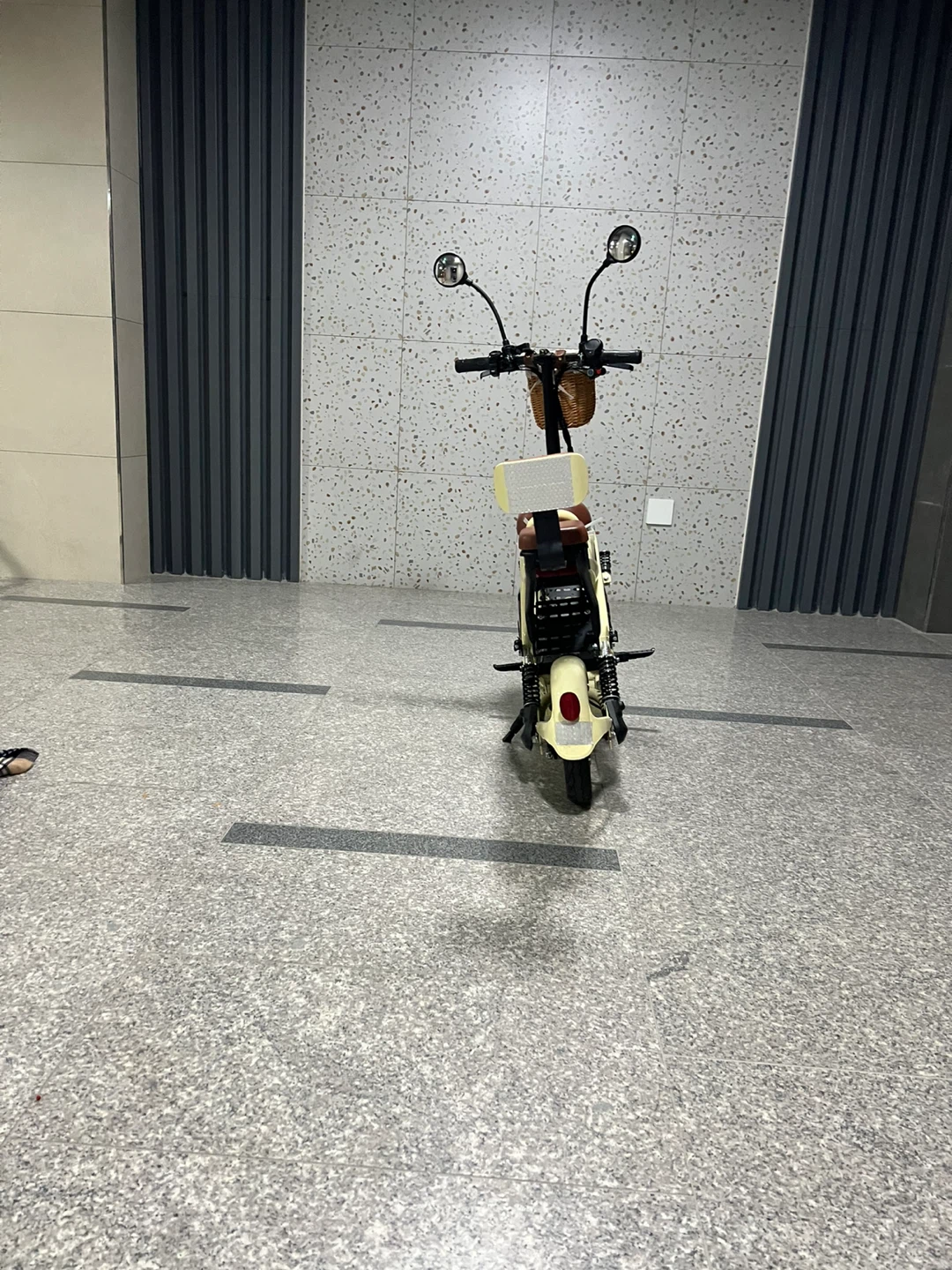 모토벨로 AKU2 PET 전기 스쿠터 베이지