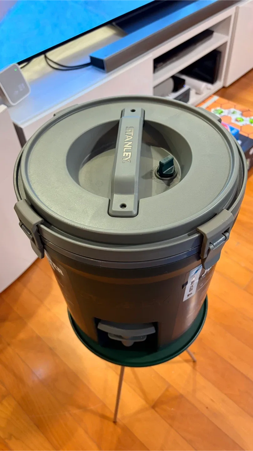 스탠리 워터저그 7.5L(그린) + 디얼스 가방(블랙)