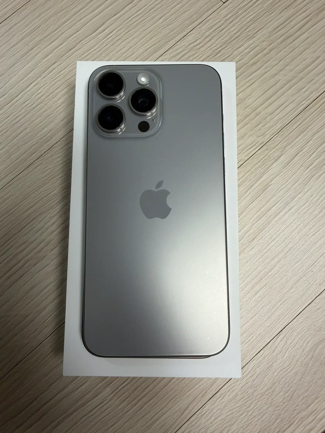 아이폰 15 Pro max 512GB 티타늄 팝니다