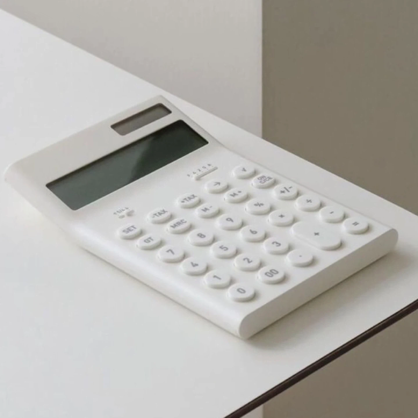 플러스마이너스제로 계산기 크림컬러 미니멀 인테리어소품 매장 및 집 꾸미기 | 가구/인테리어 | 당근 중고거래