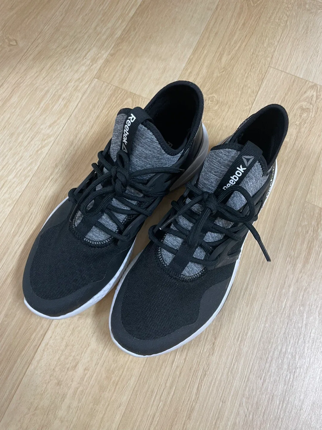 리복 검정 운동화 240mm