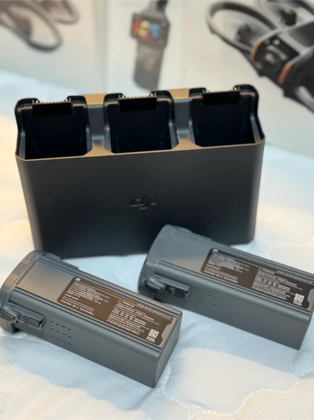 DJI AIR 3S  배터리 2개 + 충전 허브 1개
