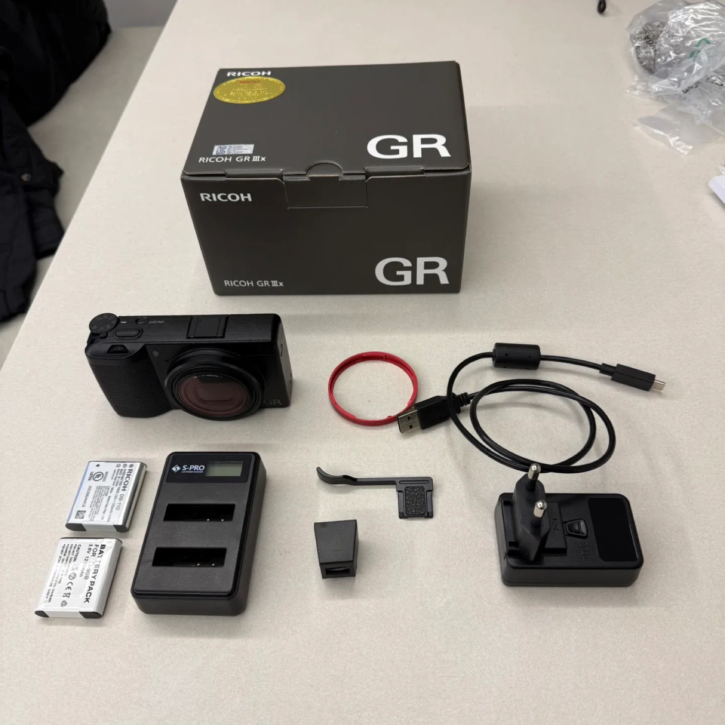 리코 GR3x 풀박스 판매합니다.