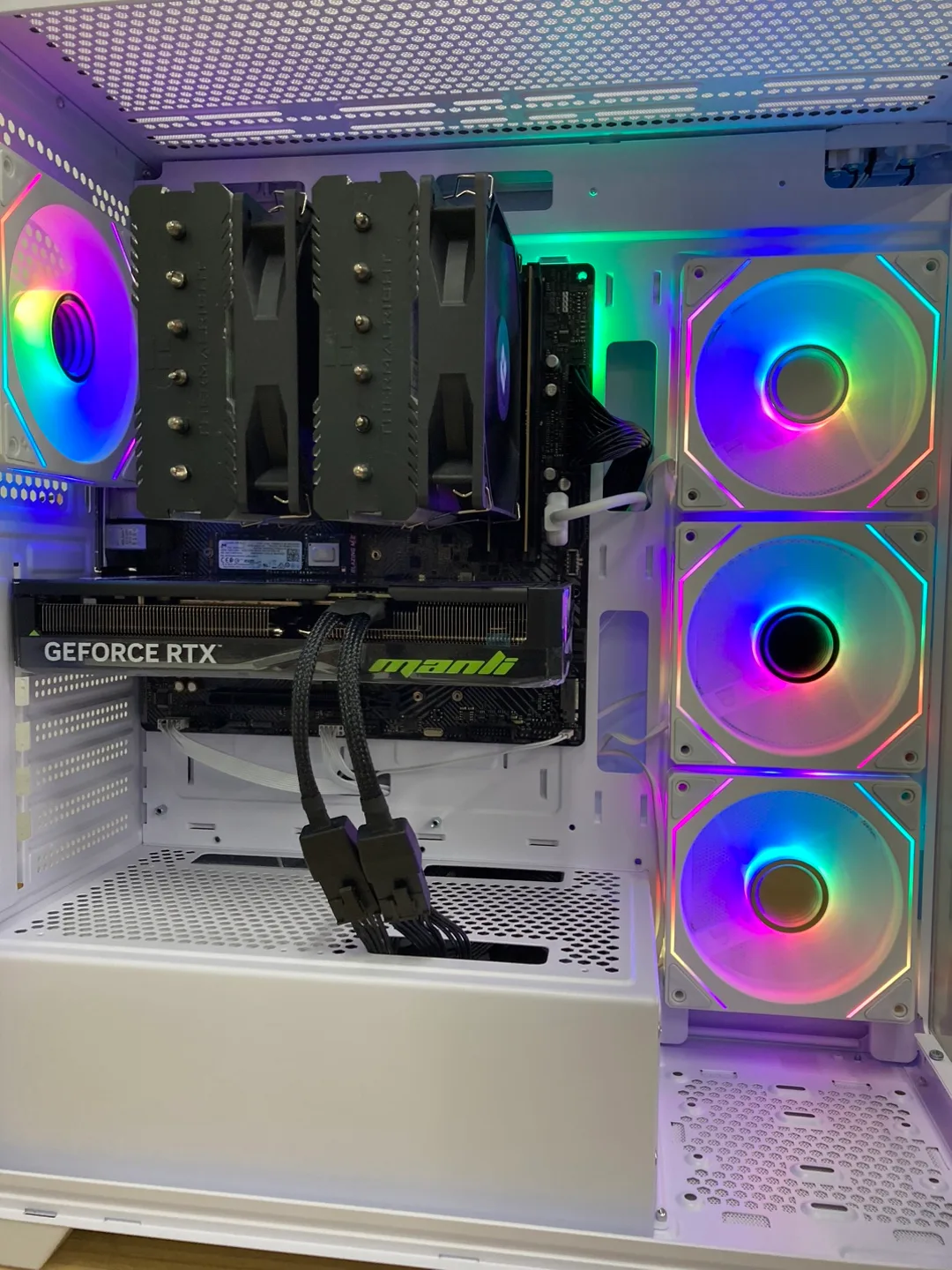 라이젠9800X3D RTX5070 램32기가 컴퓨터 팝니다