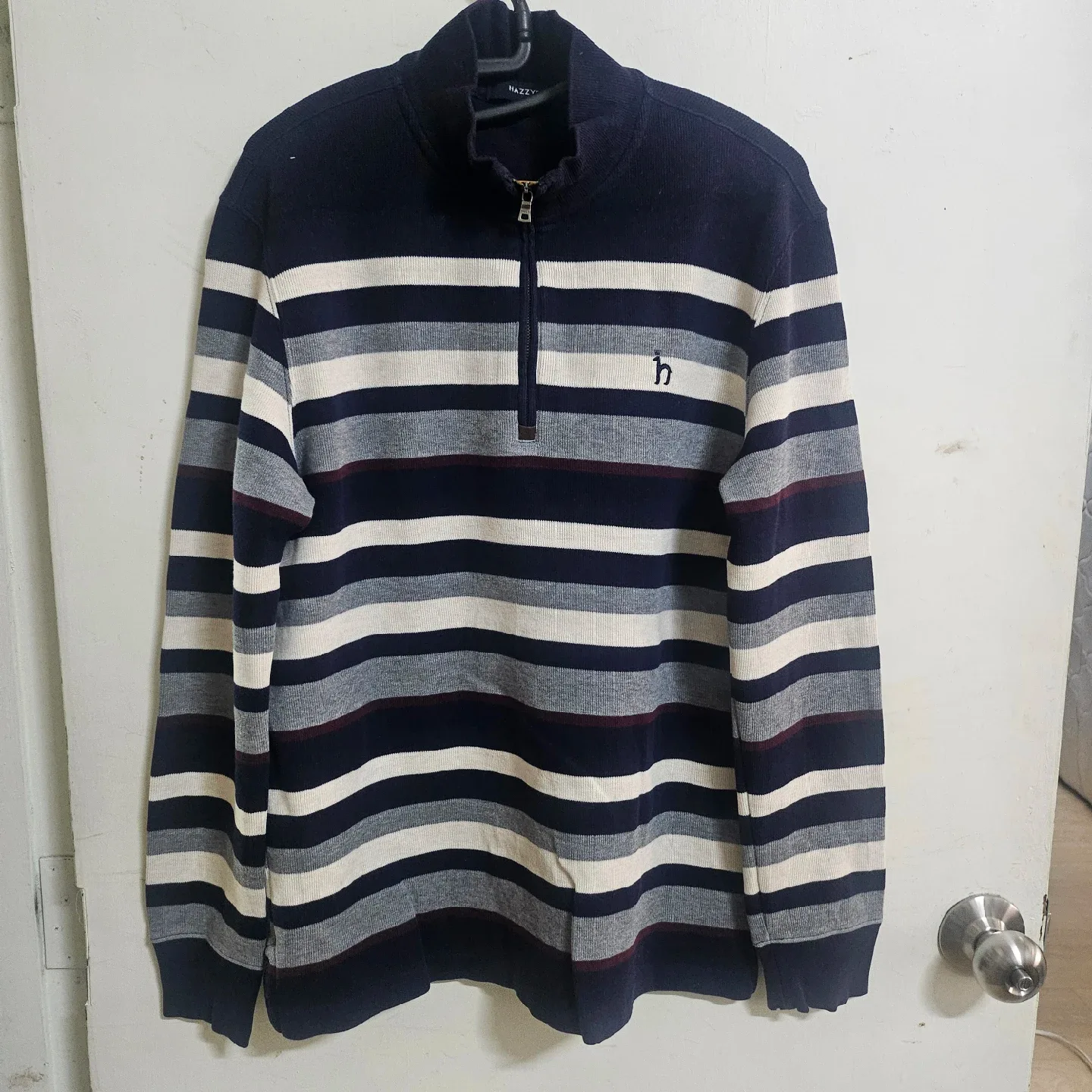 헤지스 스트라이프 집업 니트 100