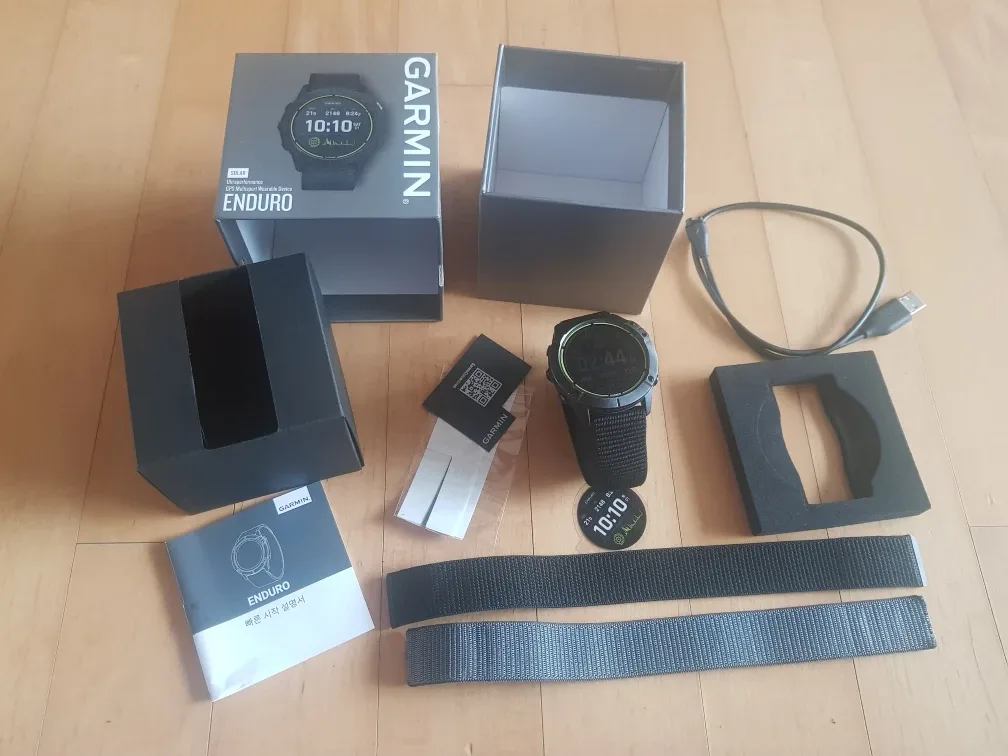 가민 엔듀로 솔라 GPS 멀티스포츠 워치 풀박스