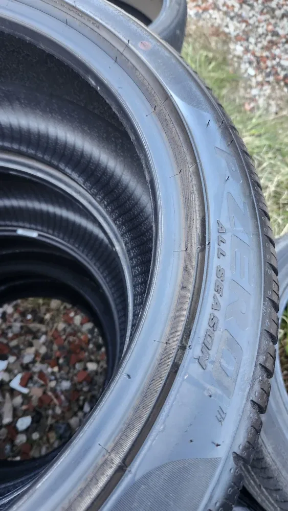 피렐리 P ZERO 235/45R18 중고 타이어 한대분세트