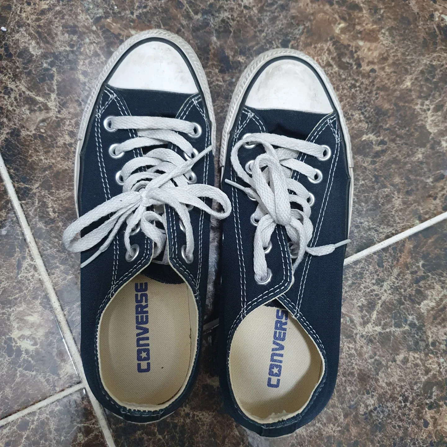 컨버스 척테일러 로우 블랙 스니커즈 235