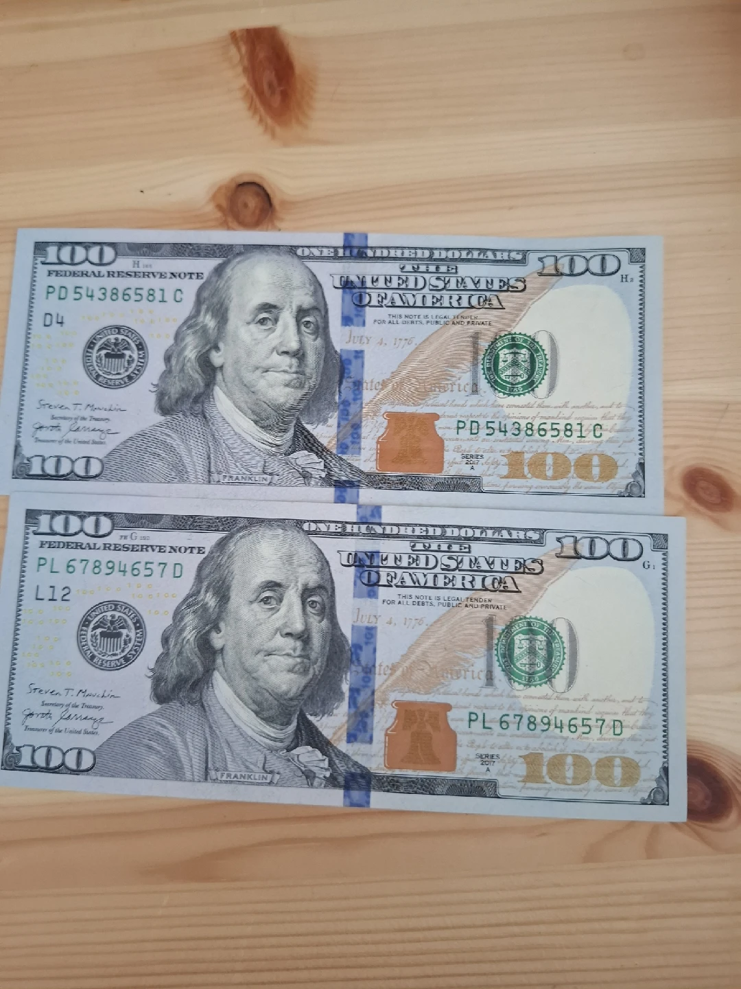 미국 100달러 지폐 2장