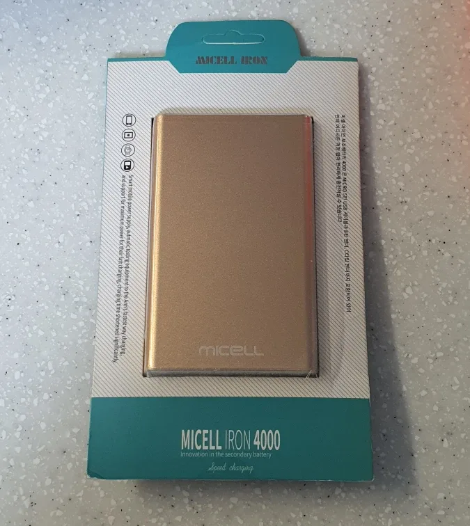 새상품)미셀 아이언 보조 배터리 4000mAh (C타입 케이블 포함)