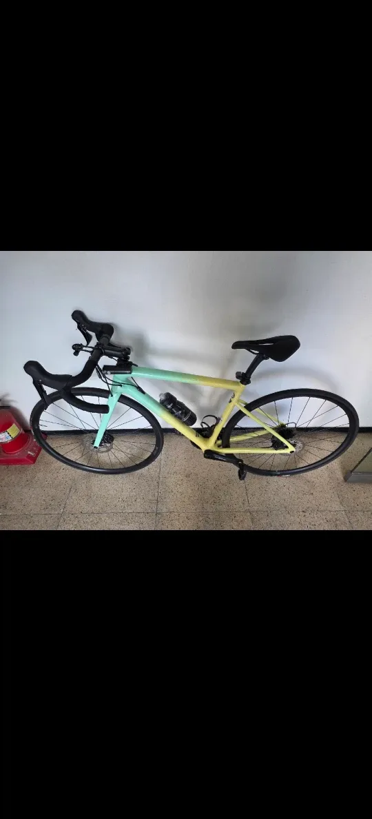 스페셜라이즈드 Tarmac SL6 Sport Disc 105 카본 로드자전거 판매합니다