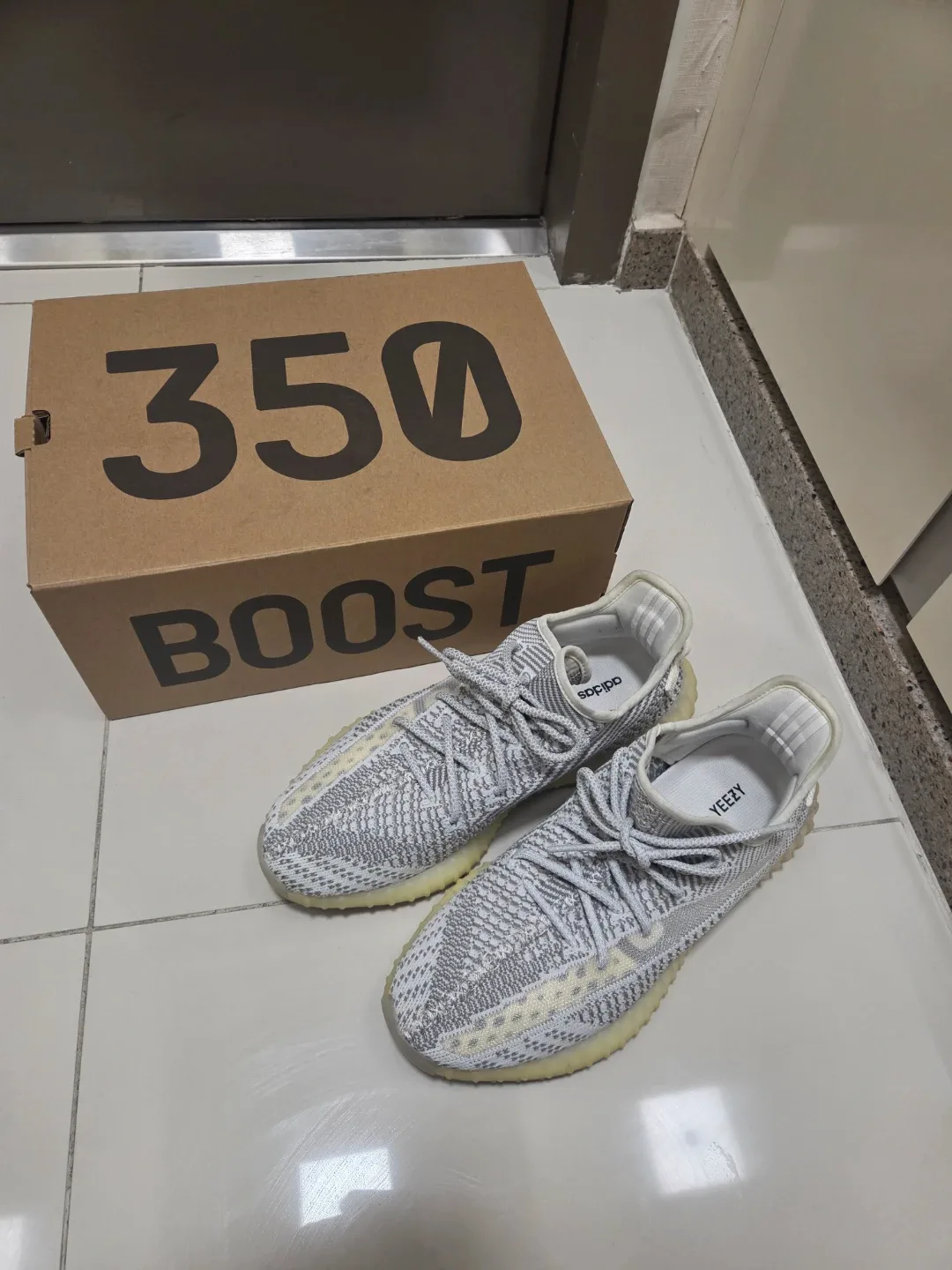 아디다스 이지 부스트 350 V2  280mm