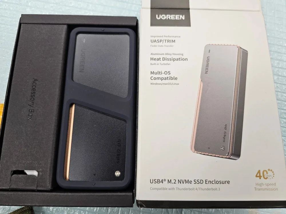 UGREEN USB4 M.2 NVMe SSD 외장 케이스