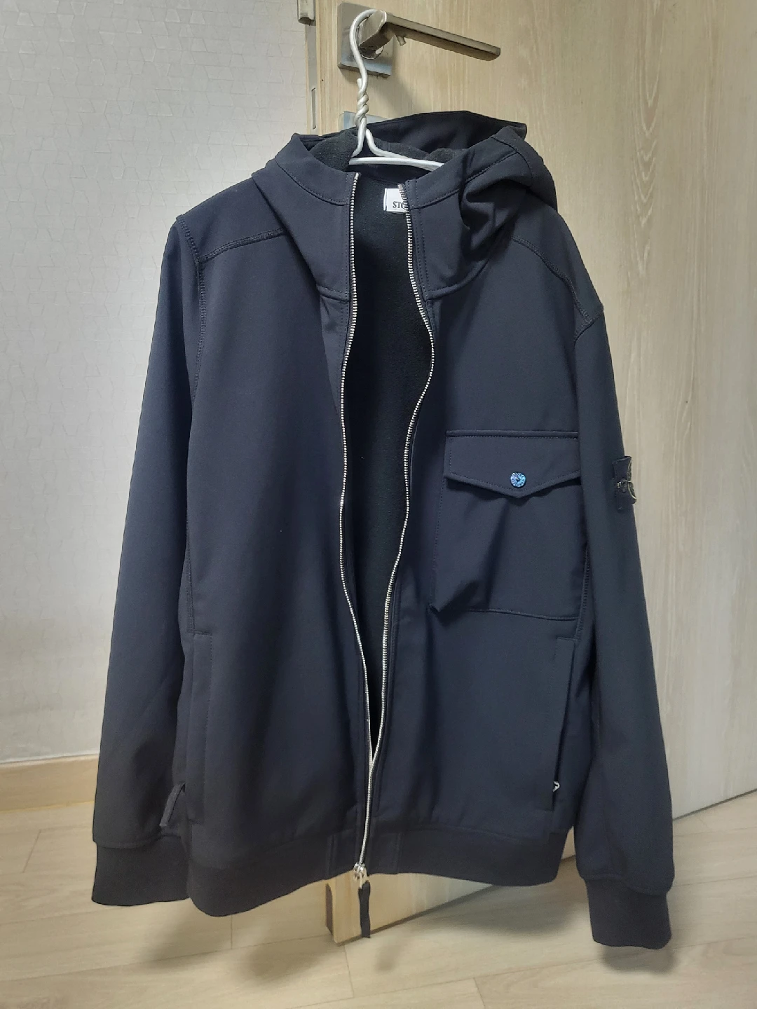 스톤아일랜드 소프트쉘 후드 자켓 블랙