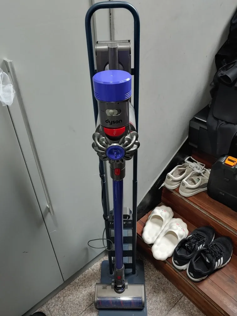 다이슨 V8 청소기