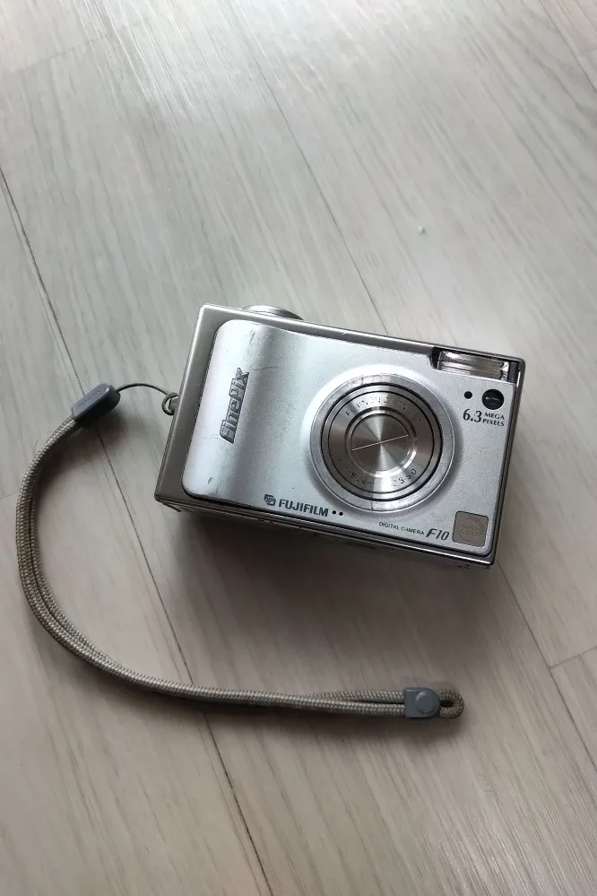 후지필름 FinePix F10 디지털 카메라
