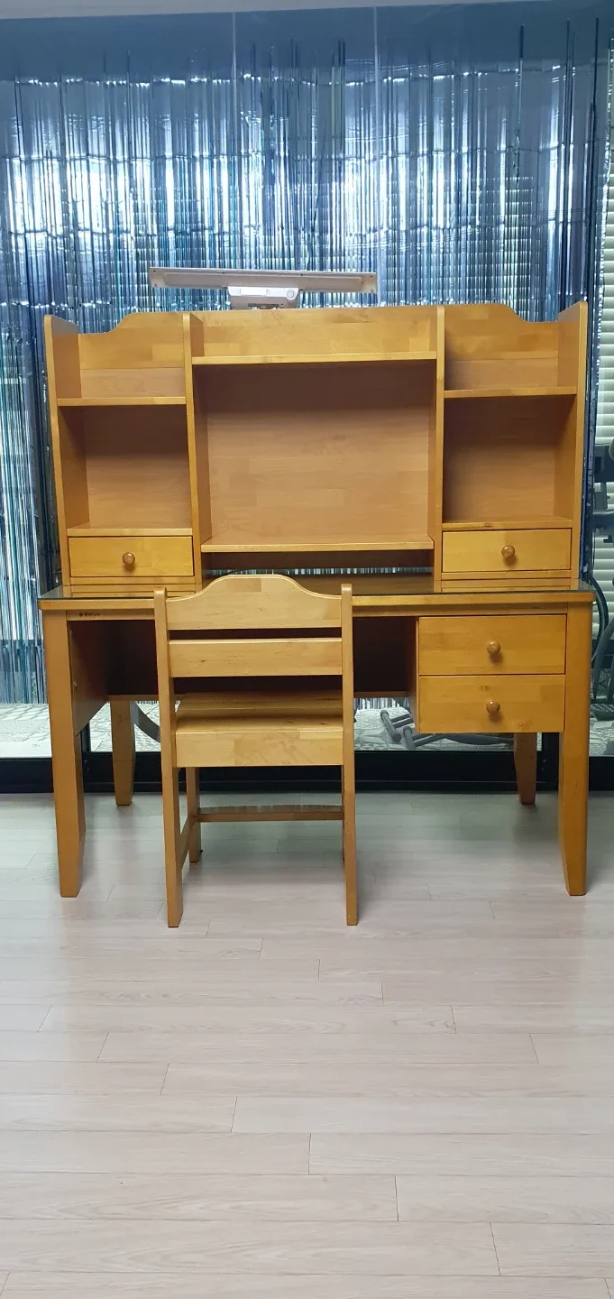 필란드아 오리지널 원목 편수 책상.책장.의자 판매 합니다.